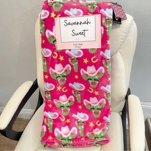 NEW Savannah Sweet Hot Pink Cowgirl Glam Cactus with Lashes Pink Lipstick‎